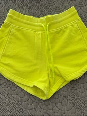 Lululemon inner glow short